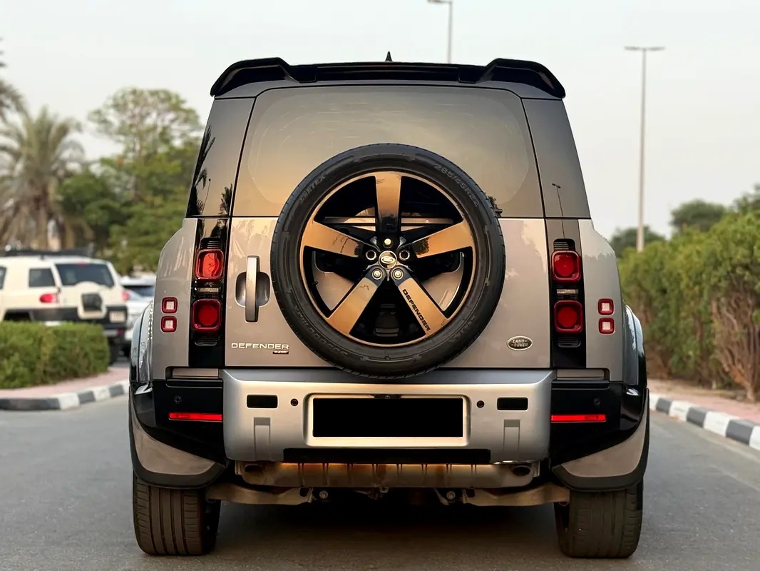 Land Rover Defender — photo 4