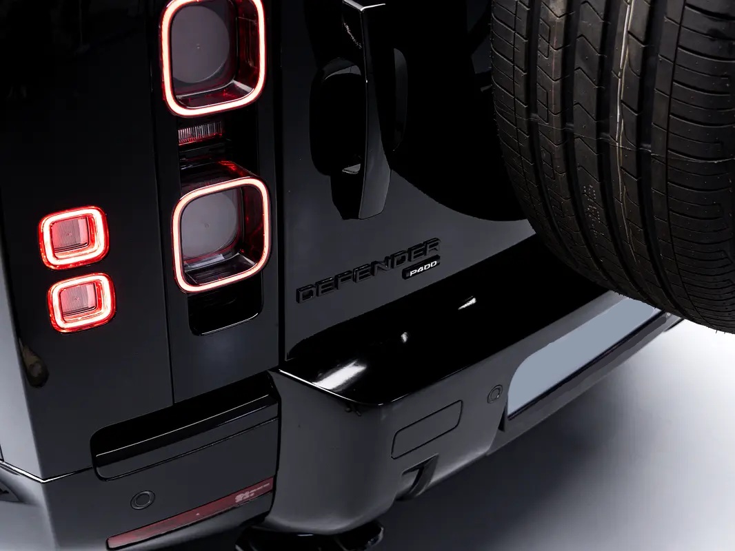 Land Rover Defender — photo 4